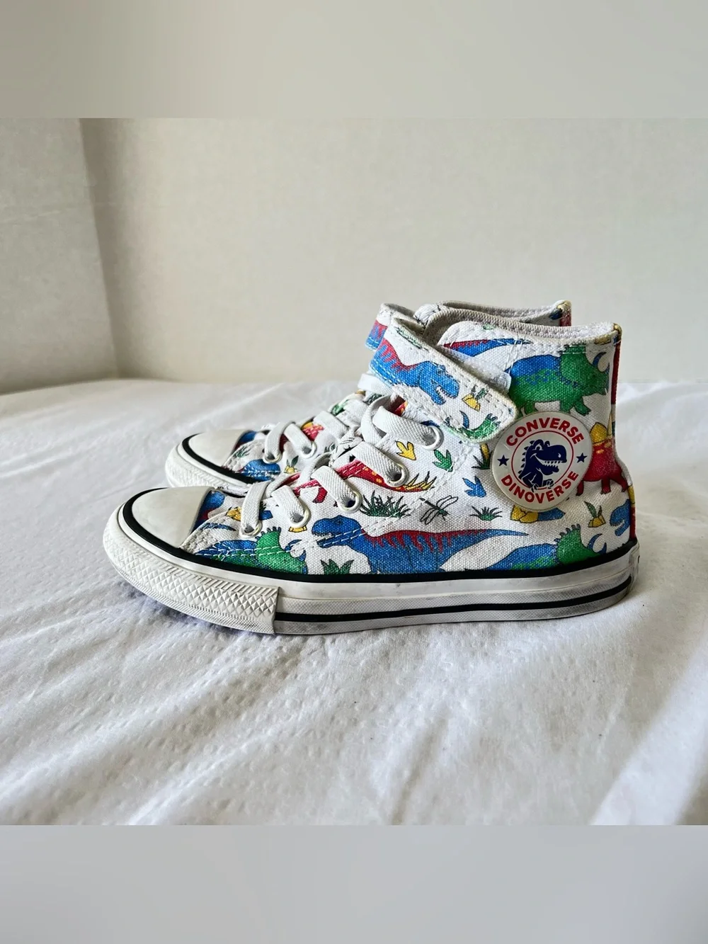 Converse Kids High-Top Sneakers in White with Blue, Green, Red and Yellow Print